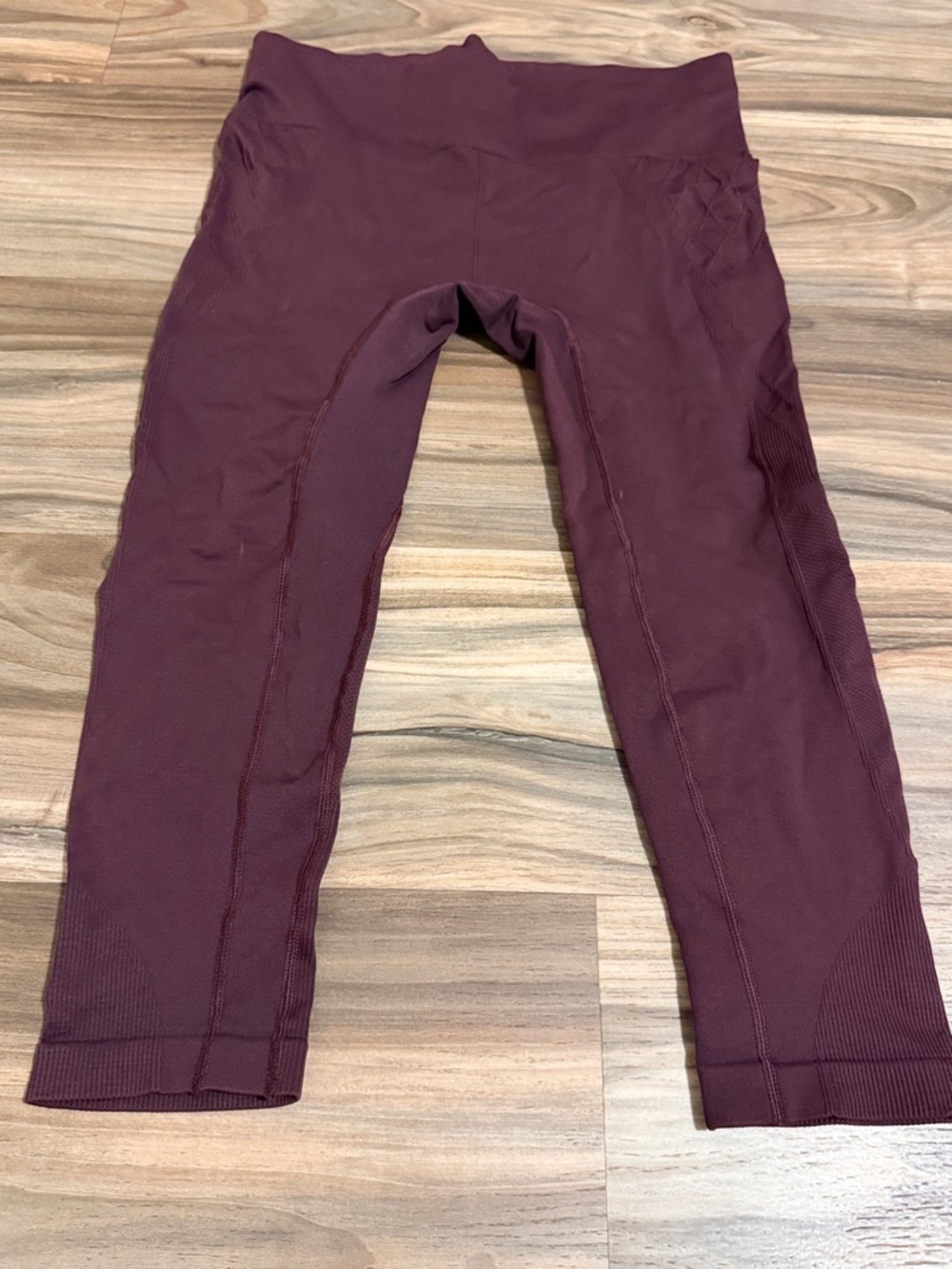 Athleta Pants Women’s Sz. L Maroon High Rise Elation Tight Leggings Capri Length